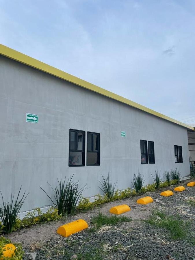 Check Inn Hostal Aeropuerto Gdl Las Pintas Bagian luar foto